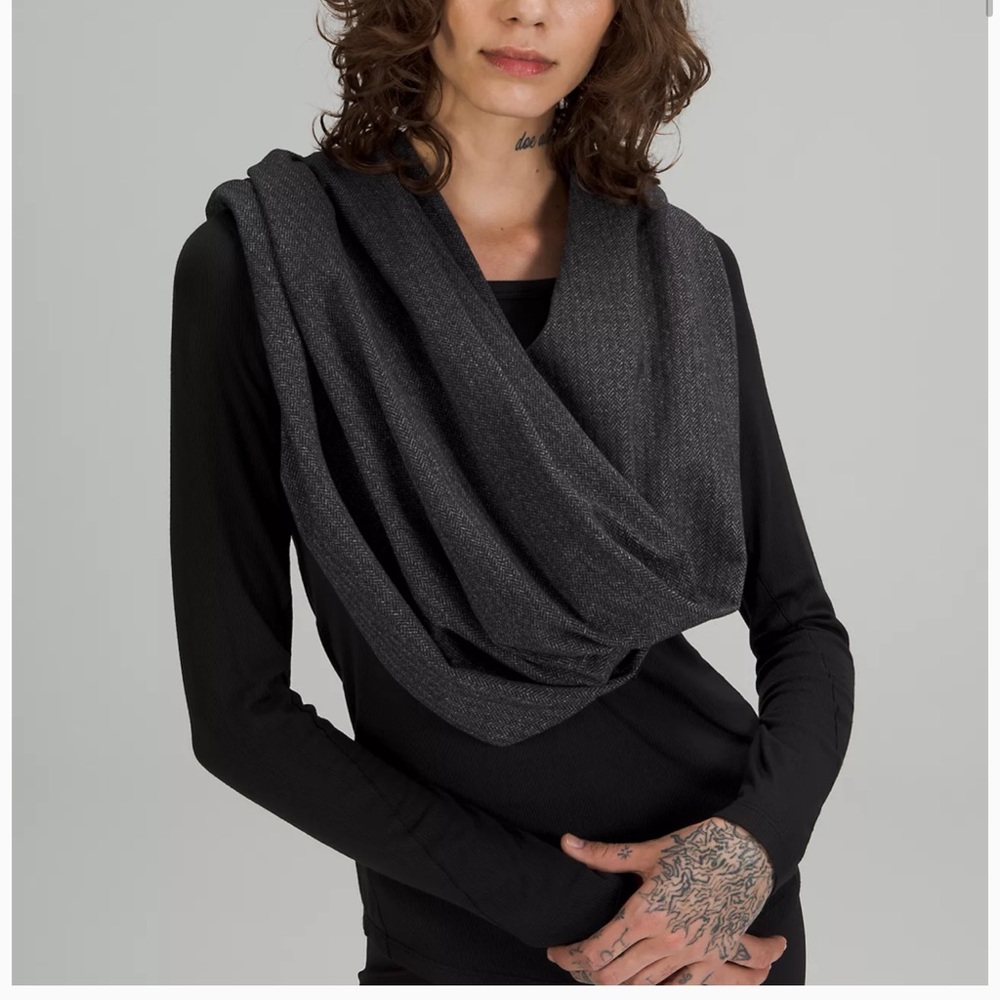 Lululemon Customizable Snap Scarf